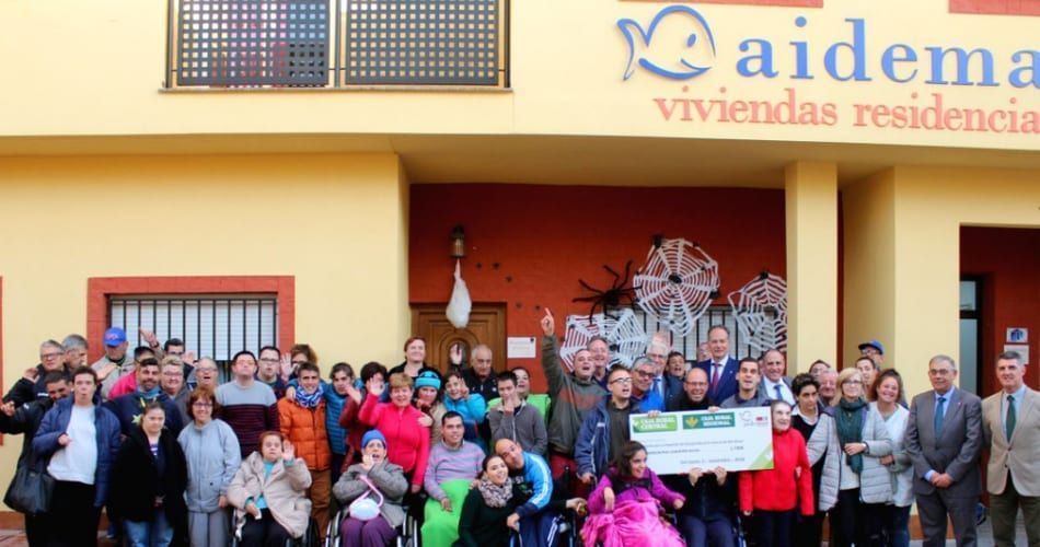 Aidemar recibe la recaudación de la Bicicleta Solidaria
