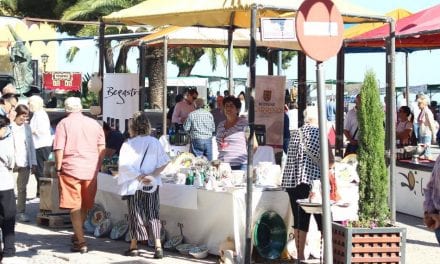 Mercado artesano del Mar Menor en Santiago de la Ribera, dedicado a la Mujer en su Día Internacional
