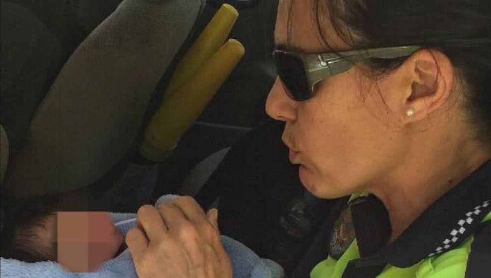 Un bebé  es abandonado en una calle de San Javier con una nota. La madre ha sido detenida.
