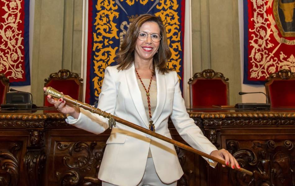 La alcaldesa de Cartagena asegura que la plaga de mosquitos en el Mar Menor ha remitido