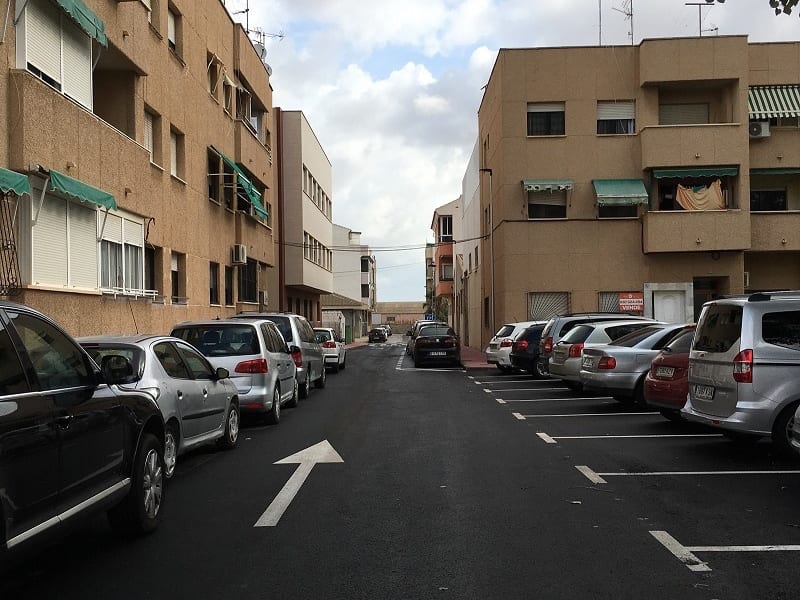 Las calles Torkas Muñoz Grande y Embalse de Tous en San Javier cuentan con nuevas aceras y pavimentación