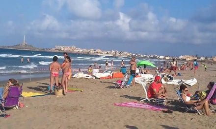 Las playas de La Manga del Mar Menor recuperan su aspecto tras el último temporal de viento