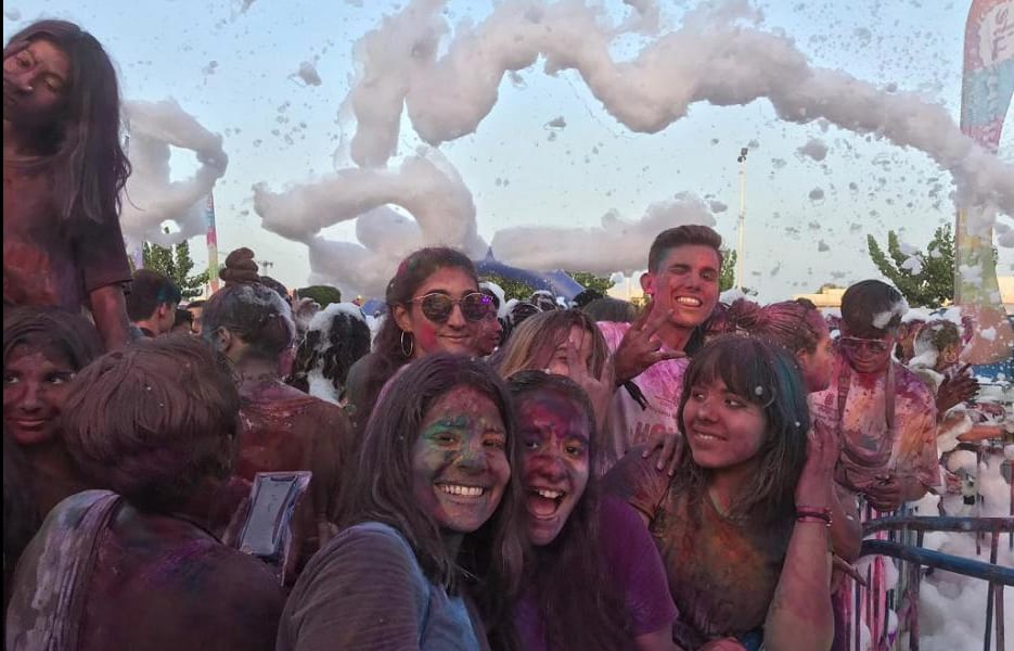 Un millar de personas disfrutaron de la la Holi Day Party 2019 en San Pedro del Pinatar