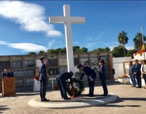 La Academia General del Aire recuerda a los Caídos por la Patria en el cementerio de San Javier
