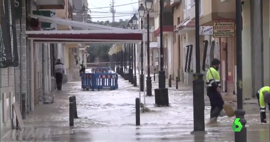 Los vecinos del Mar Menor denuncian falta de ayudas mientras continuan atrapados en el bucle del desastre natural