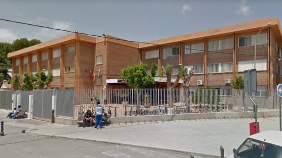 El IES Ruiz de Alda de San Javier reanuda las clases tras comprobar la falsa amenaza de bomba recibido ayer