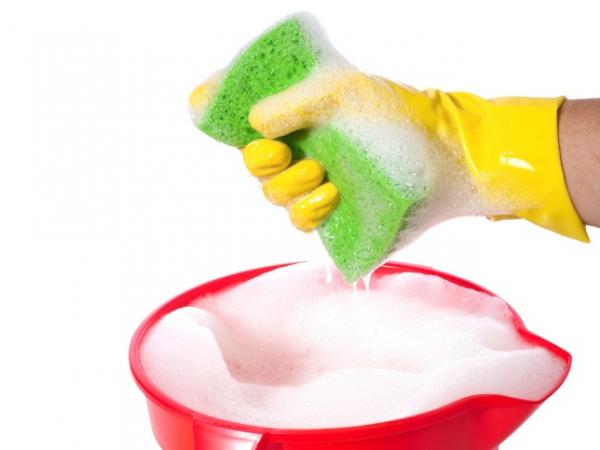 Sanidad aconseja limpiar con agua y jabón antes de desinfectar.