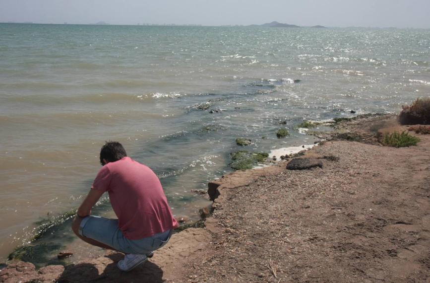 Vecinos denuncian el mal estado de las playas de Los Urrutias