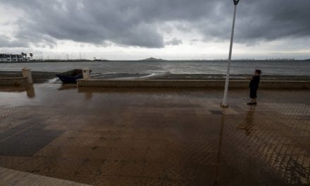 Una nueva tormenta vuelve a arrastrar toneladas de fango al Mar Menor