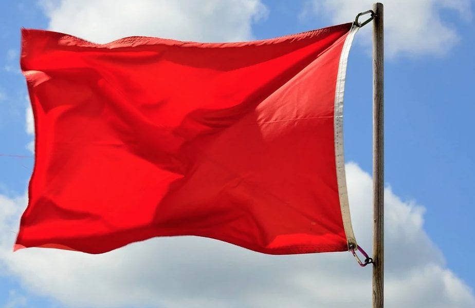 Tres playas en Los Alcázares siguen con bandera roja