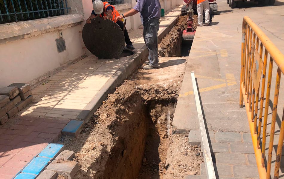 El Ayuntamiento de Los Alcázares acuerda con Aqualia la mejora de la red de saneamiento del entorno de la Base Militar