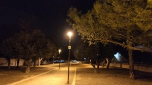 Ayuntamiento de Los Alcázares recupera el alumbrado en los parques de Calle Diana en urbanización Oasis