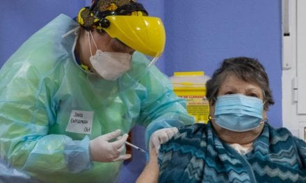 Josefa, de 83 años, primera persona en recibir la vacuna contra la covid-19 en la Región de Murcia