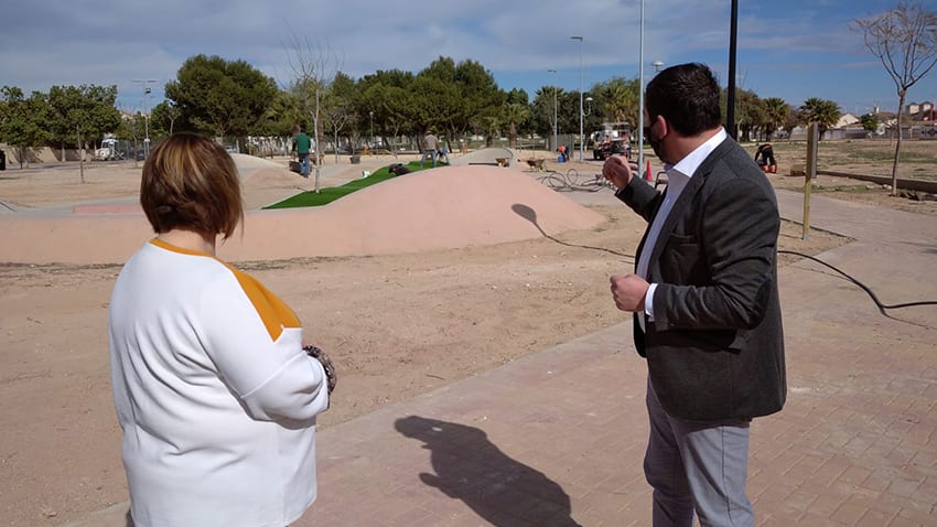 El Ayuntamiento de Los Alcázares realiza varios trabajos de mejora y conservación en la Urbanización La Dorada
