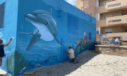 Hidrogea mejora el exterior de los bombeos de La Manga del Mar Menor con pinturas paisajísticas que embellecen el entorno