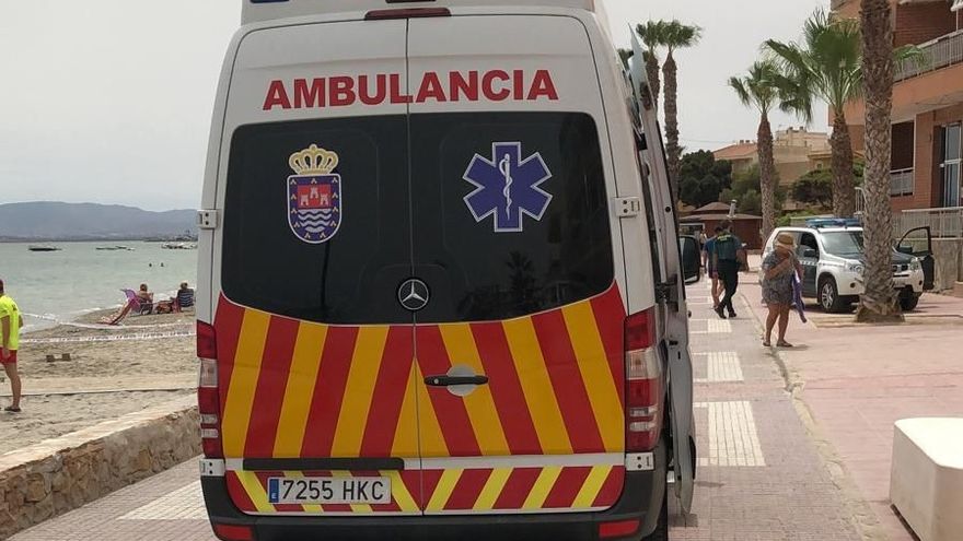 Muere una mujer de 70 años mientras se bañaba en la playa del Espejo de Los Alcázares