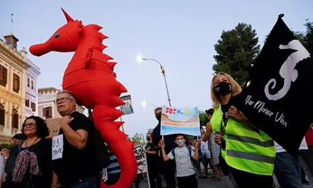 Murcia se echa a la calle para reclamar un Mar Menor vivo