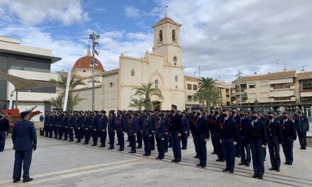 Los alumnos de nuevo ingreso en la AGA visitan el Ayuntamiento de San Javier