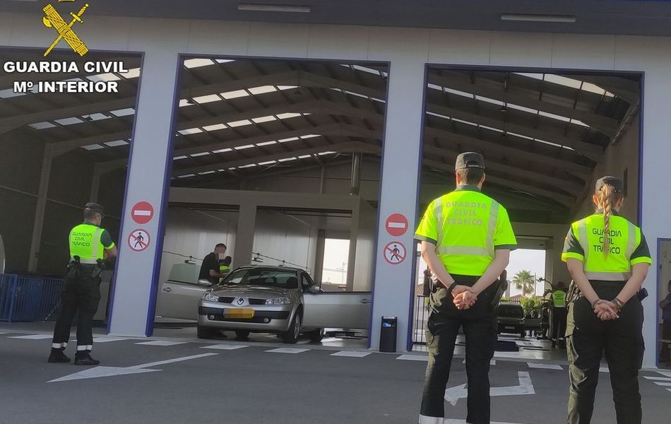 ITV San Javier: la Guardia Civil detiene 17 empleados por pasar la inspección a vehículos con deficiencias