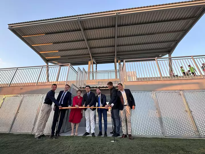 El campo de fútbol de Santiago de la Ribera amplía sus instalaciones